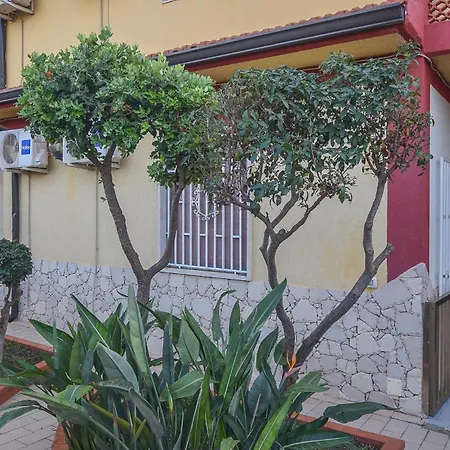 Casa vacanze Cozy In With Kitchenette