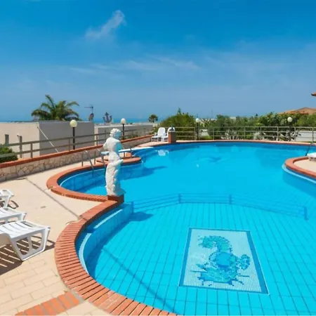 Holiday home Cozy In With Kitchenette Marina di Ragusa
